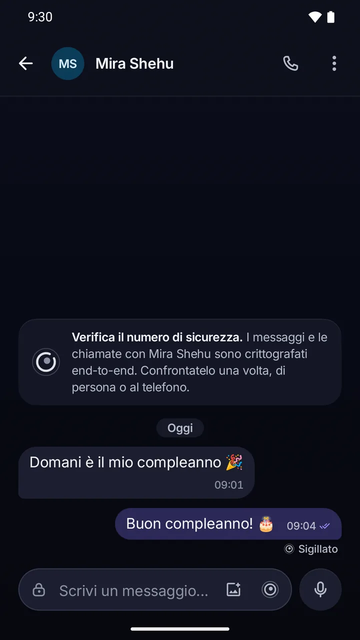 Chat con Mira Shehu: un augurio di compleanno inviato con un sigillo orario.